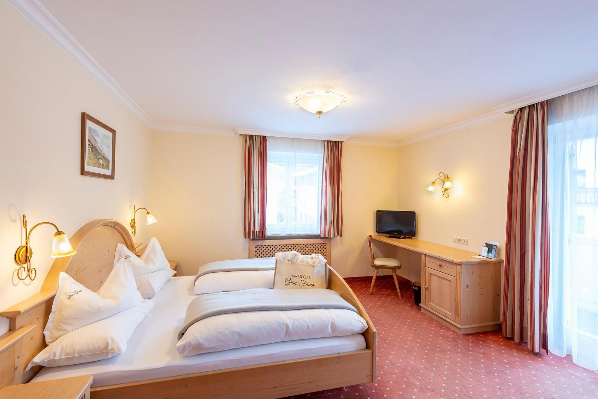 Hotel Gran Fanes コルヴァーラ・イン・バディーア エクステリア 写真